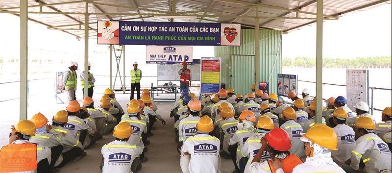 nhân viên công nhân tại Công ty Cổ phần Kết Cấu Thép ATAD