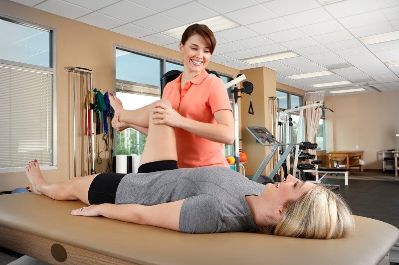 Nhiệm vụ chính của Physical therapist là gì?