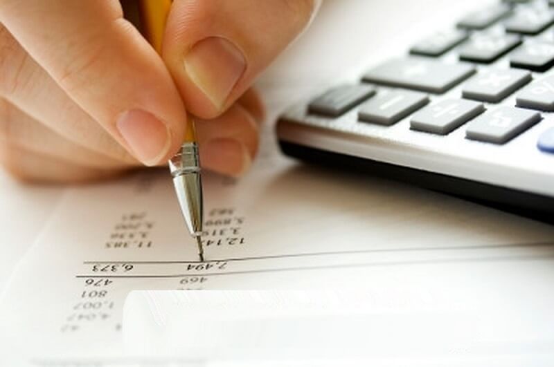 Liệu kế toán trường có thể ký công văn gửi cho cơ quan thuế?