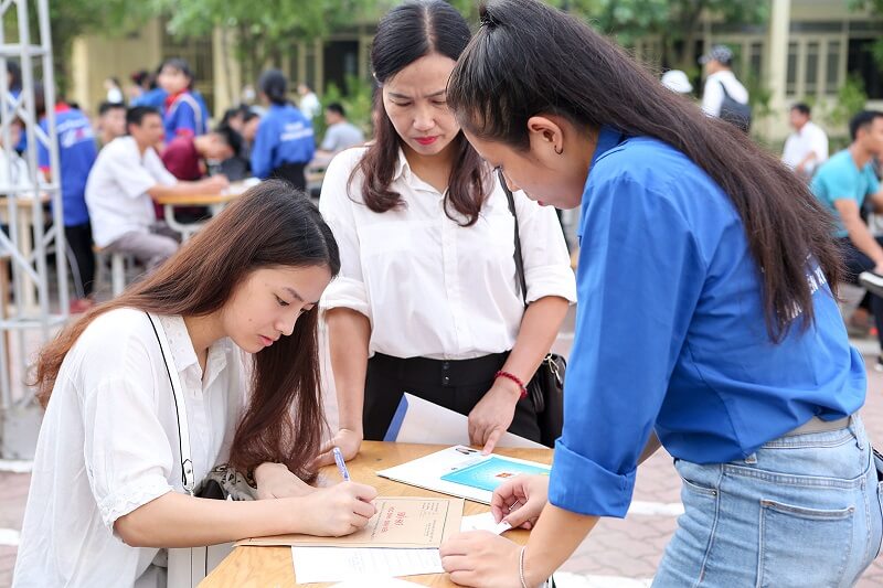Nếu từ 17 đến 20 điểm khối C thì nên chọn Đại học nào?