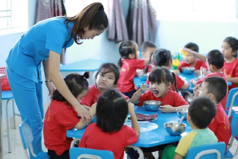 Thực hiện các nhiệm vụ chuyên môn