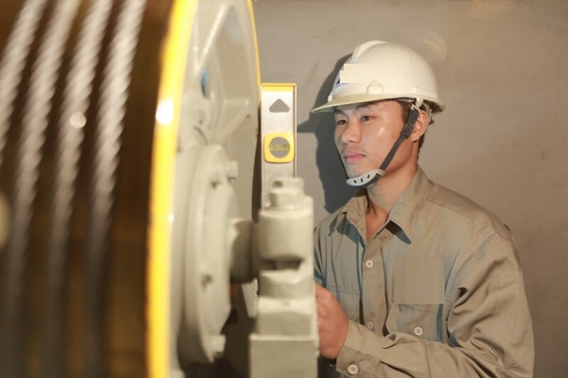 Lắp đặt thang máy theo yêu cầu của cấp trên