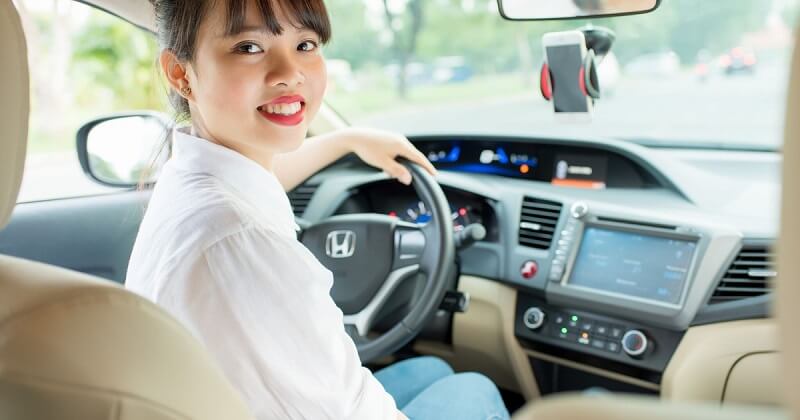 Tài xế taxi làm gì?
