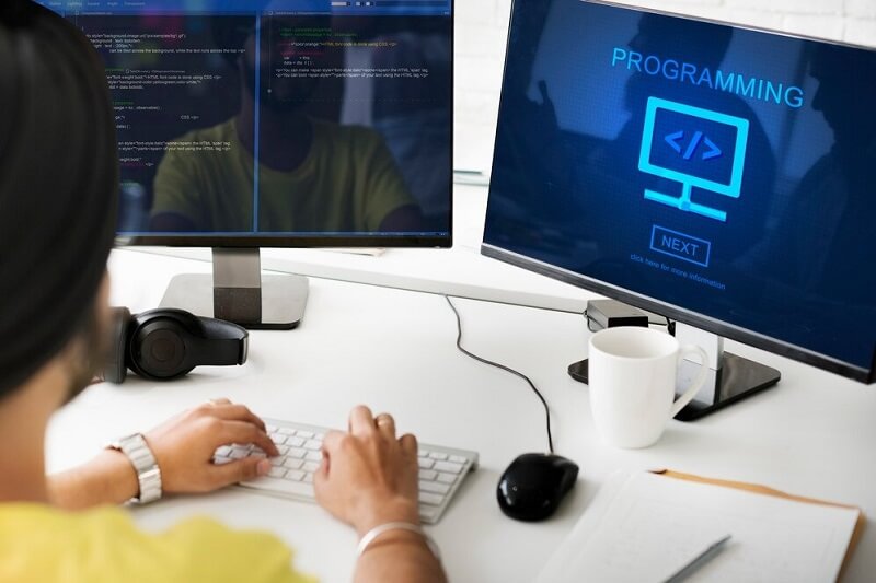 Trải nghiệm môi trường làm việc năng động của một fullstack developer