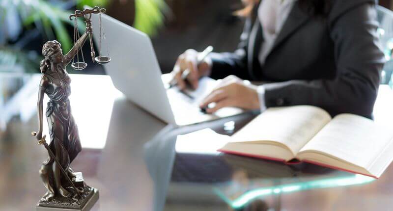 Chuyên viên tư vấn pháp luật