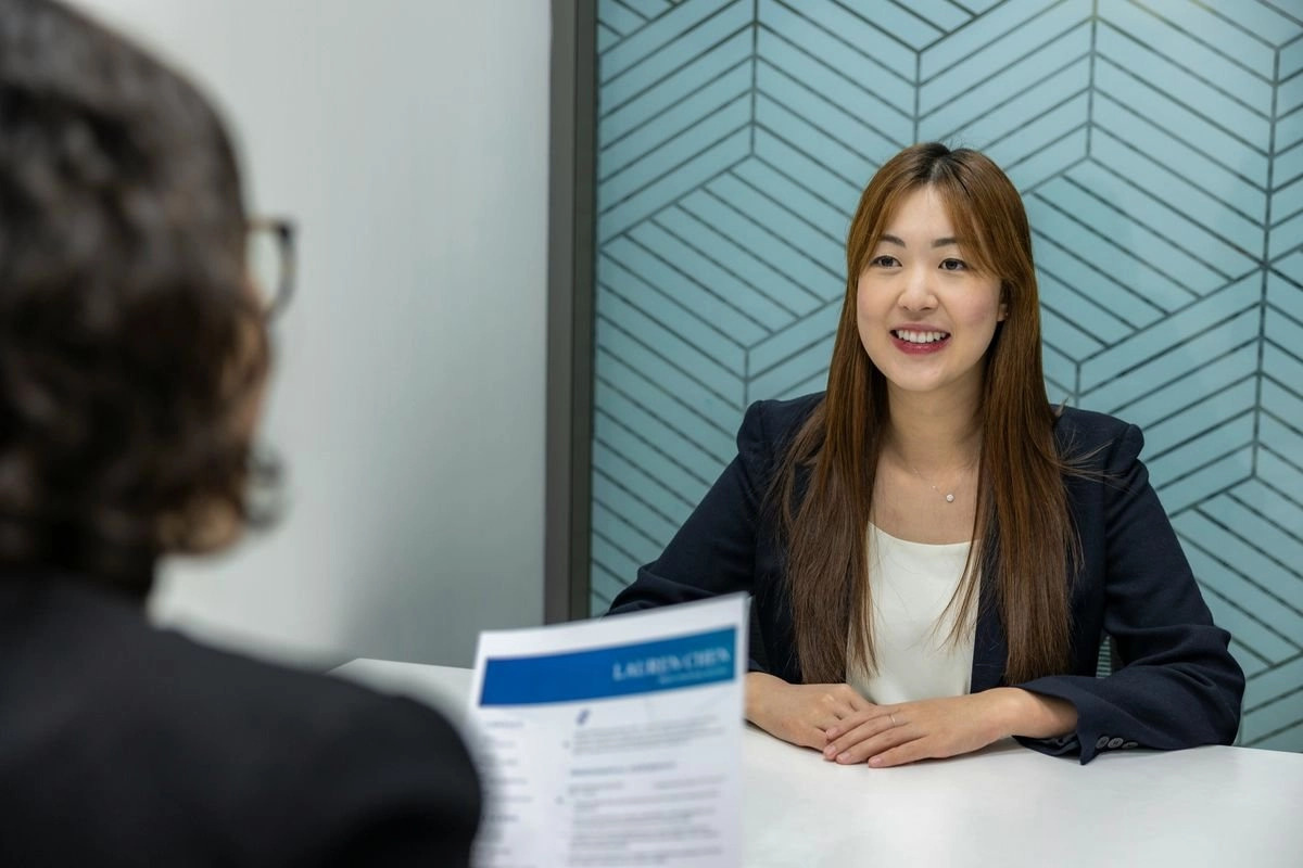 Trình bày thông tin cá nhân ngắn gọn, định vị thương hiệu cá nhân rõ ràng