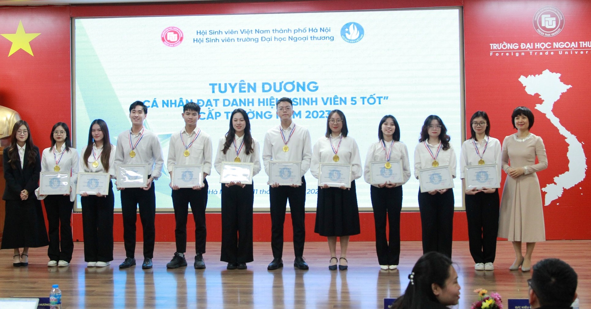 Sinh viên có thành tích học tập tốt được nhận học bổng tại FTU