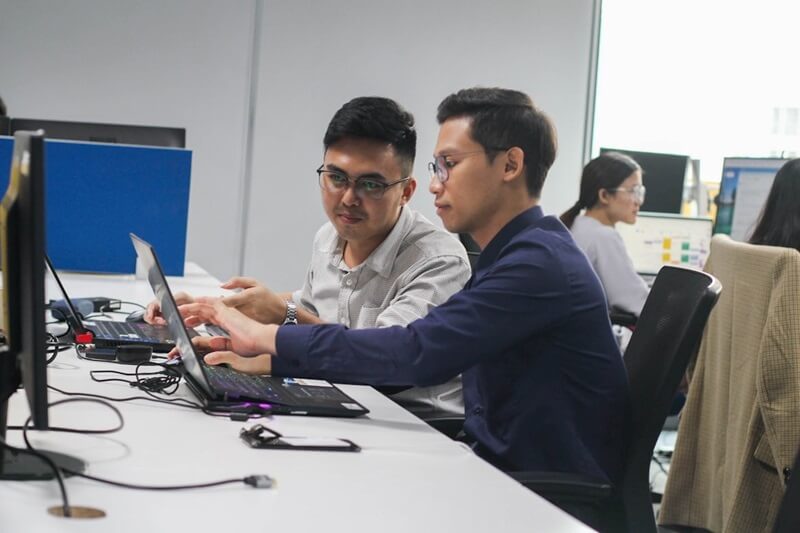 Giao tiếp tốt giúp nhân viên kỹ thuật phối hợp nhanh chóng khi xử lý lỗi