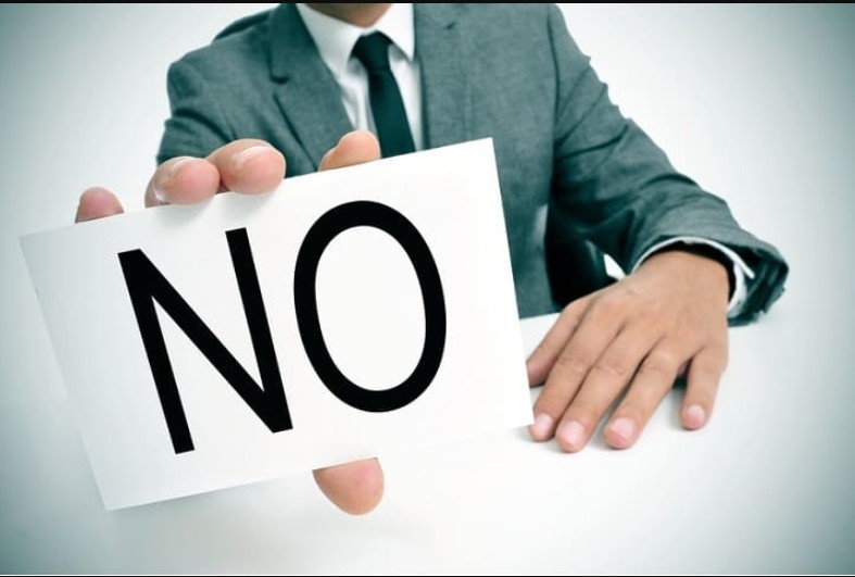 Không thể nhờ người khác đi chứng thực chữ ký sơ yếu lý lịch