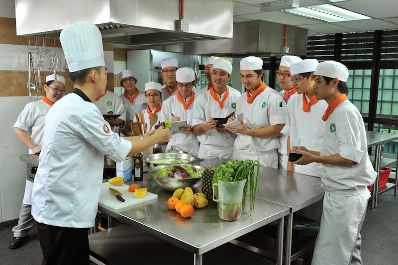 Nghề bếp trưởng khách sạn đòi hỏi yêu cầu cao