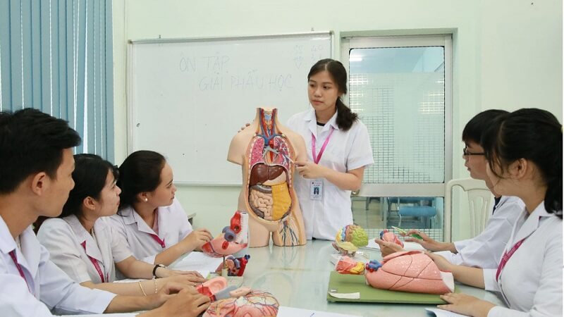 Thực hiện giảng dạy môn chuyên ngành điều dưỡng