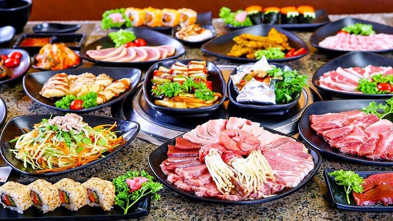Phục vụ đồ ăn theo yêu cầu khách hàng