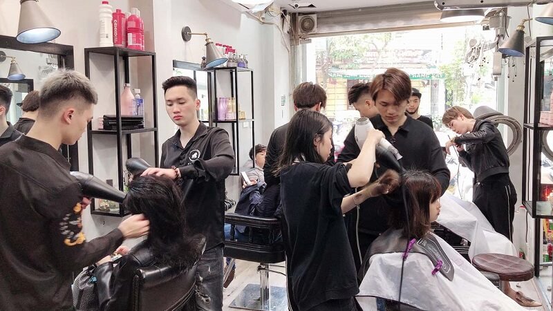 Các công việc phải làm của một thợ phụ làm tóc?