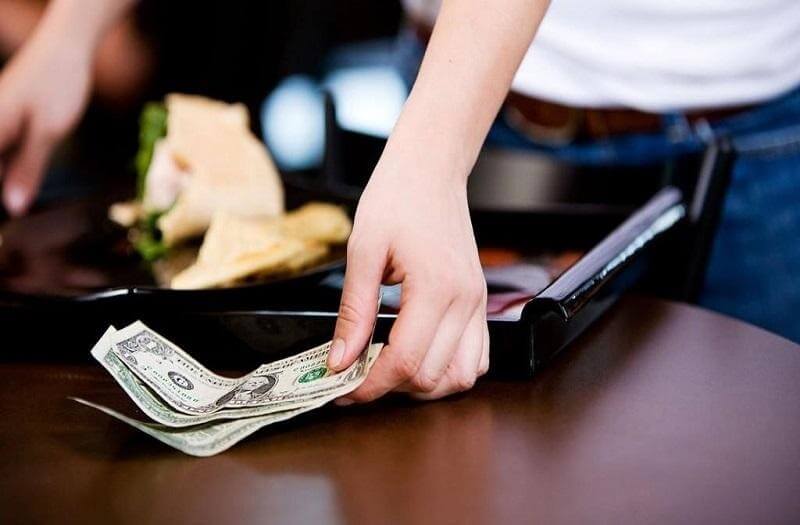 Tiền tip từ khách hàng
