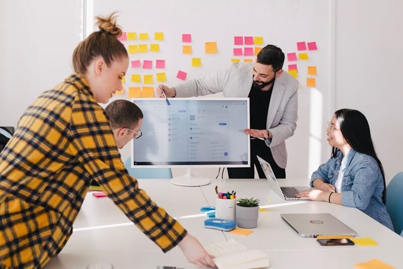 Kết hợp tư duy chiến lược với hành động cụ thể để dẫn dắt hiệu quả