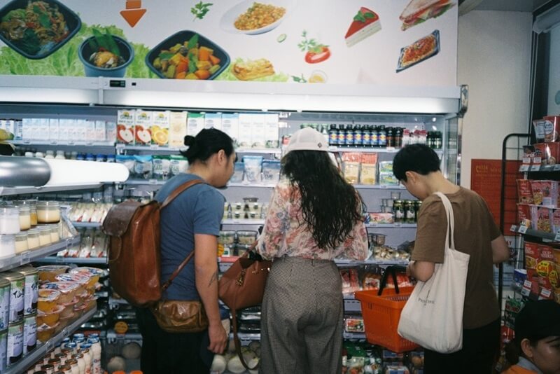 Nhân viên bán hàng tại siêu thị là vị trí ổn định trong ngành thực phẩm