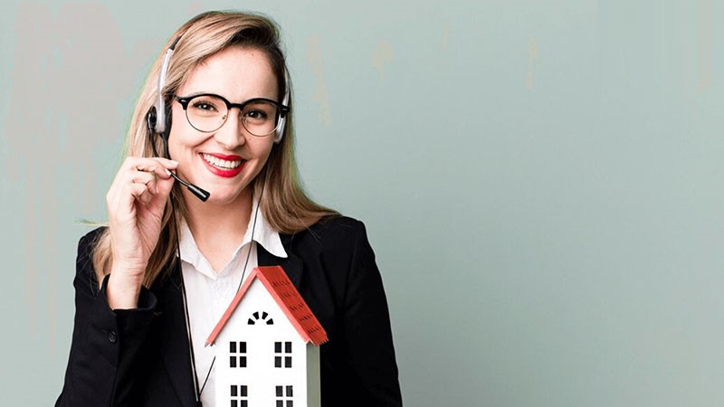 Nhân viên telesales bất động sản sẽ cần giao tiếp khéo léo trong mỗi cuộc gọi với khách hàng