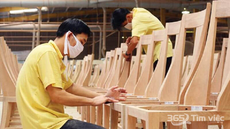 Quy trình sản xuất gỗ được các nghệ nhân thực hiện như thế nào?