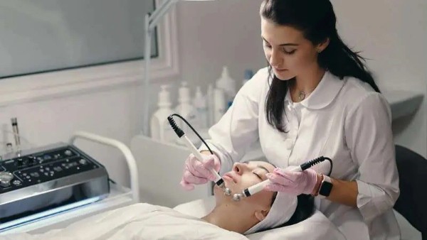 Khối ngành Làm đẹp – Chăm sóc sắc đẹp