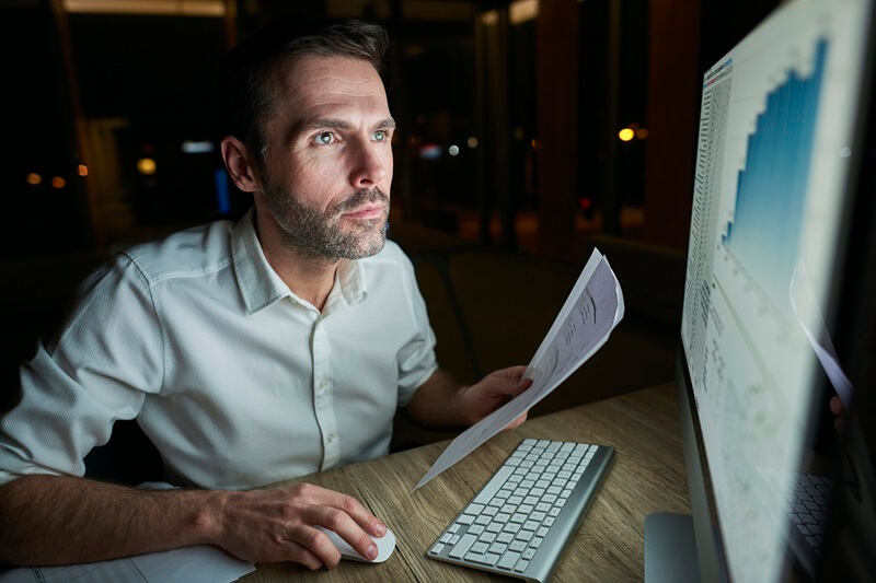 Ứng viên thể hiện kỹ năng xử lý bất đồng bộ trong JavaScript