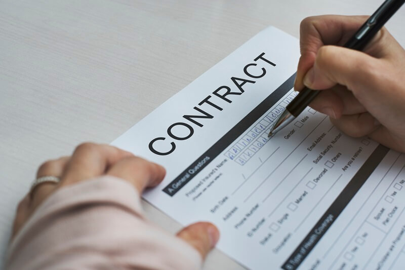 Sự khác biệt giữa layoff và các hình thức chấm dứt hợp đồng