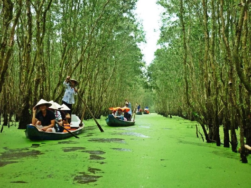Việc làm thương mại dịch vụ gắn liền du lịch sinh thái 