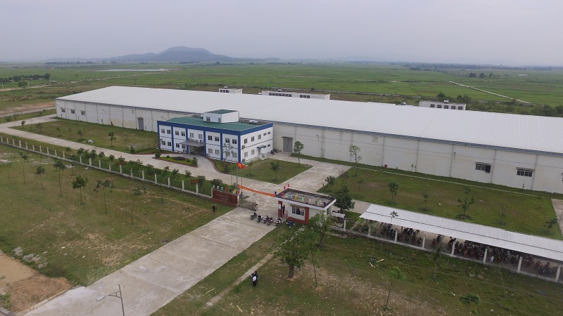Các nhà máy tạo việc làm công nhân