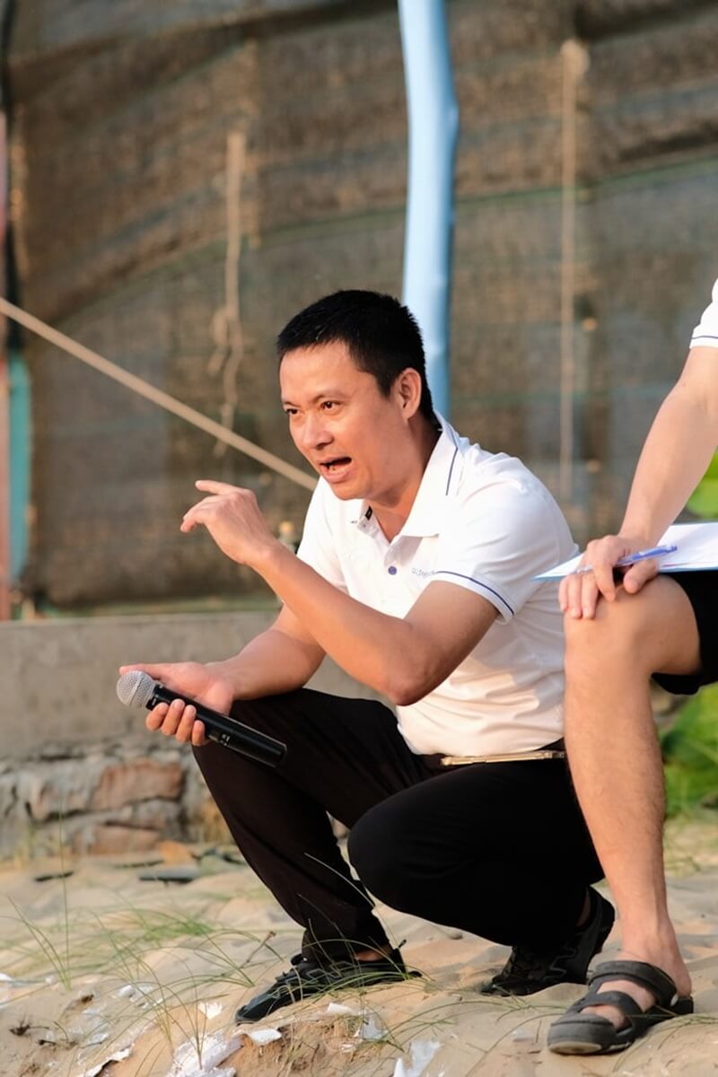 Diễn viên sân khấu hóa thân vào nhân vật và câu chuyện