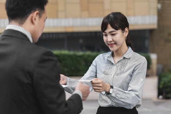 Các yếu tố ảnh hưởng đến hành vi khách hàng