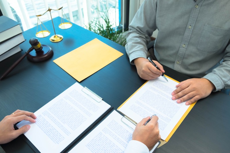 Xin giấy phép và xử lý thủ tục pháp lý