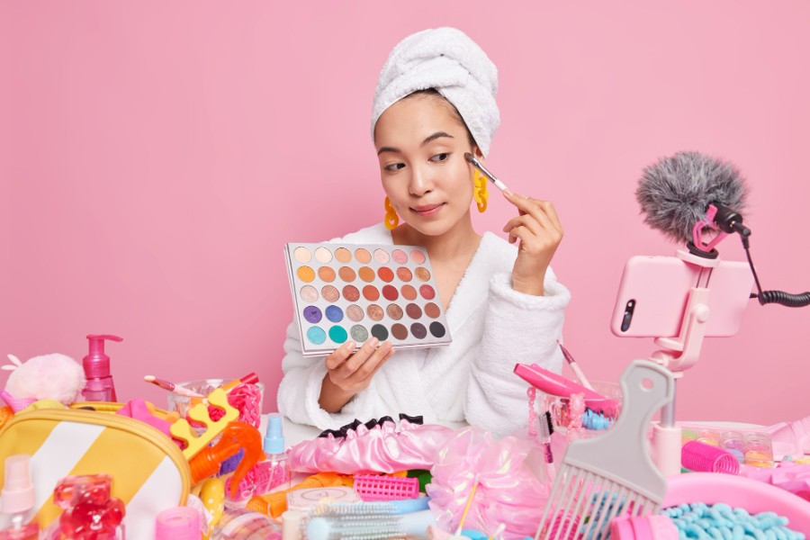 Kiến thức về xu hướng và phong cách trang điểm