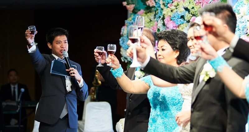 MC tiệc cưới làm gì?
