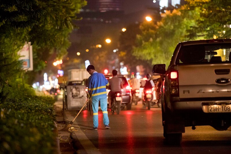 Công nhân vệ sinh đường phố - thầm lặng làm đẹp cho đời