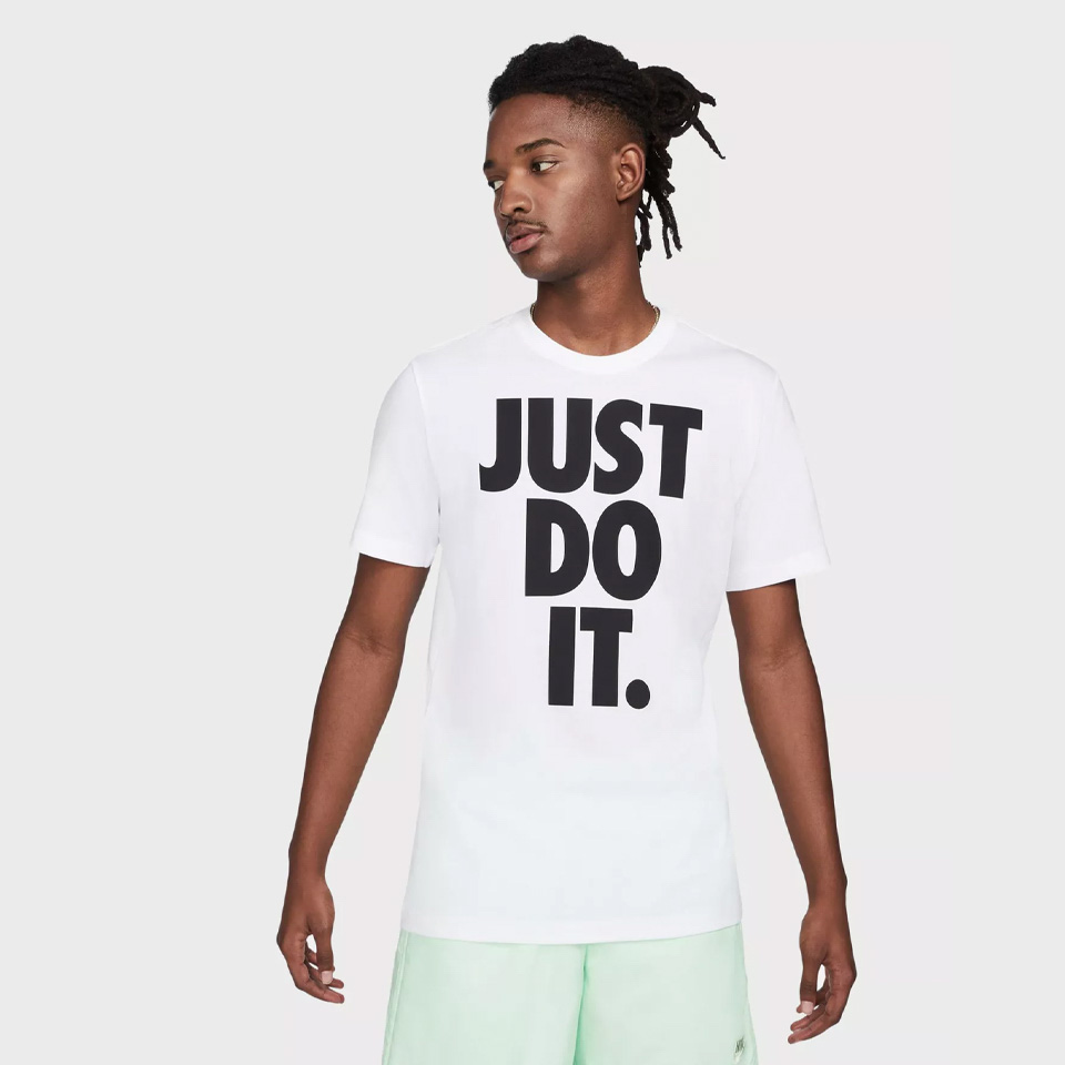 Mẫu áo T-shirt in slogan nổi tiếng của Nike
