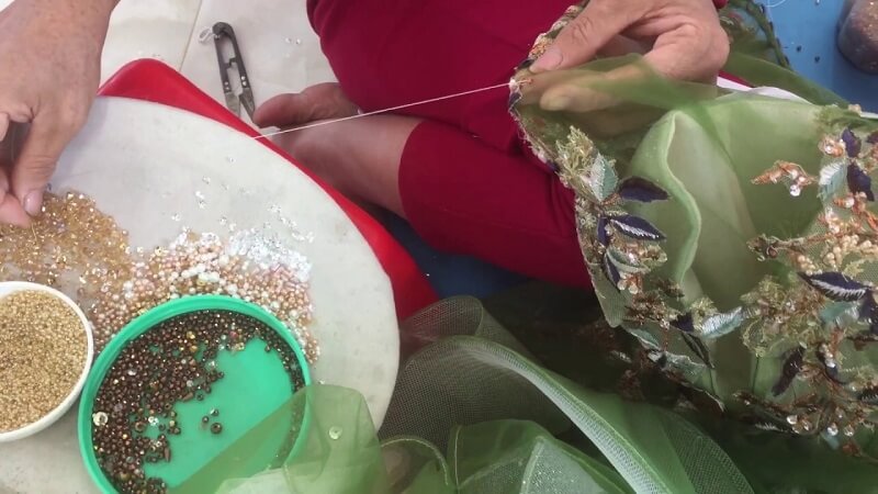 Thợ kết cườm làm những gì?