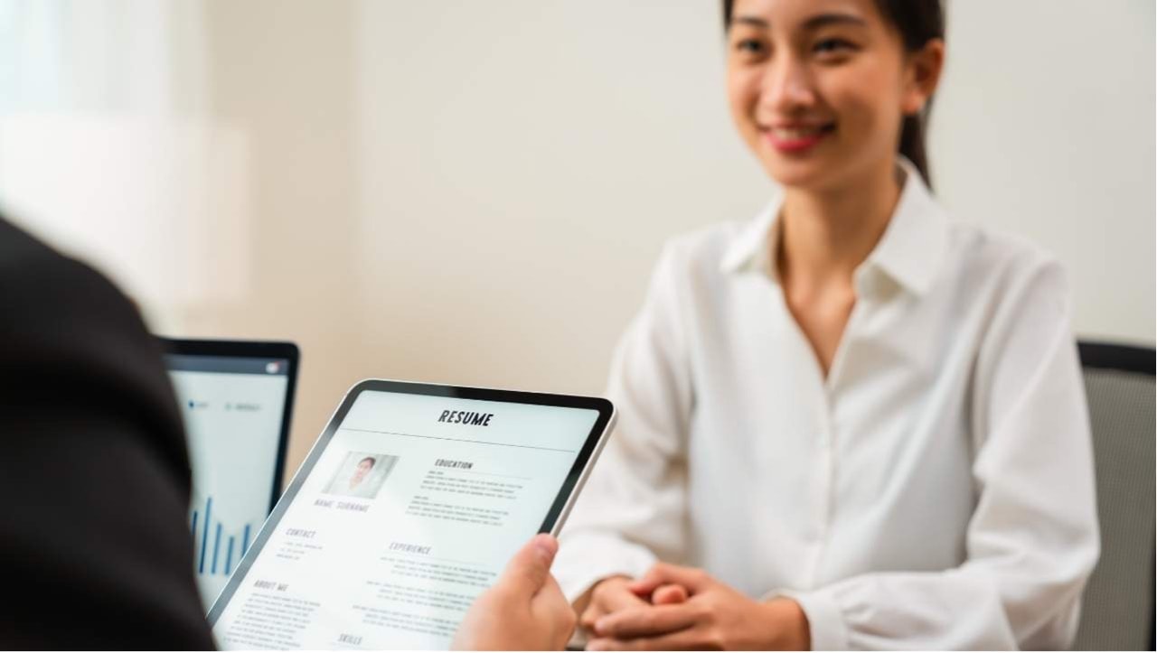 Mẹo tạo mẫu CV xin việc lễ tân khách sạn bằng tiếng Anh