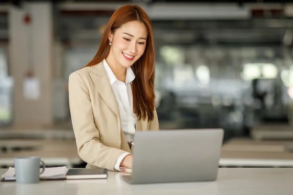 TOP 10 các ngành hot trong tương lai cho nữ lương cao, ổn định
