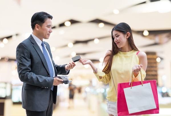 Hành vi khách hàng là gì? Quy trình và các bước phân tích chi tiết