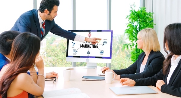 Marketing trực tiếp là gì? Vai trò, đặc điểm và cách áp dụng